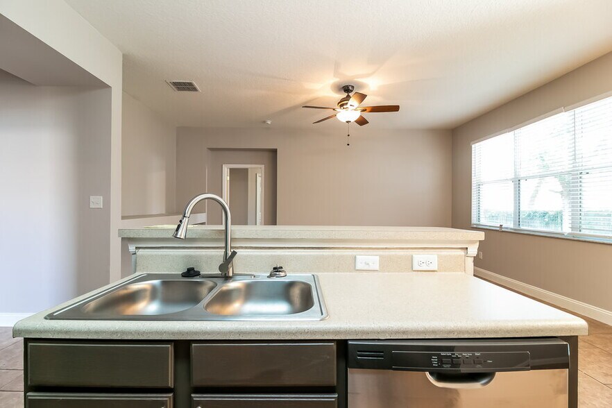 Building Photo - 439 Vicks Landing Dr