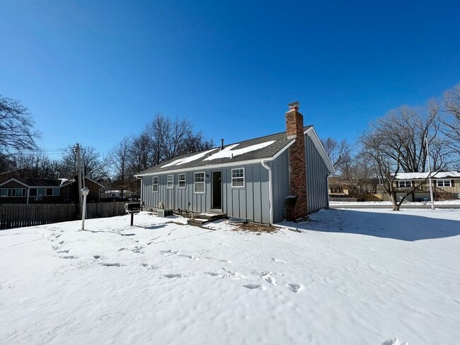 Building Photo - A Perfect Place to Call Home!!