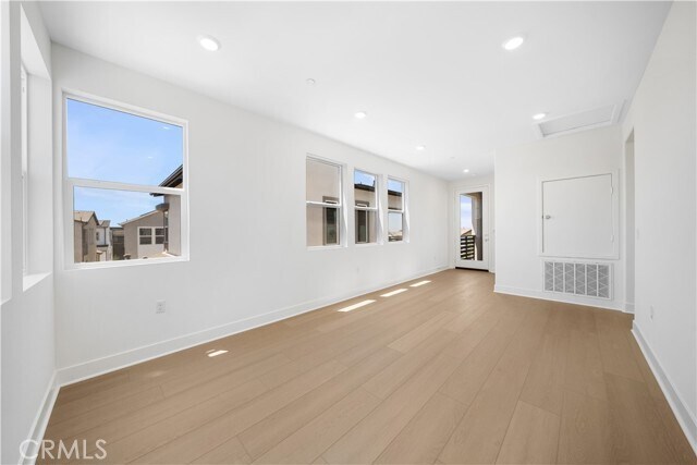 Building Photo - 410 Lobata