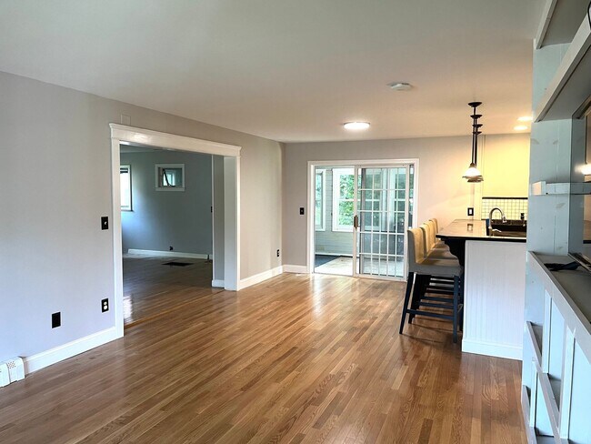 Building Photo - Rare Find Single Family Home in South Port...