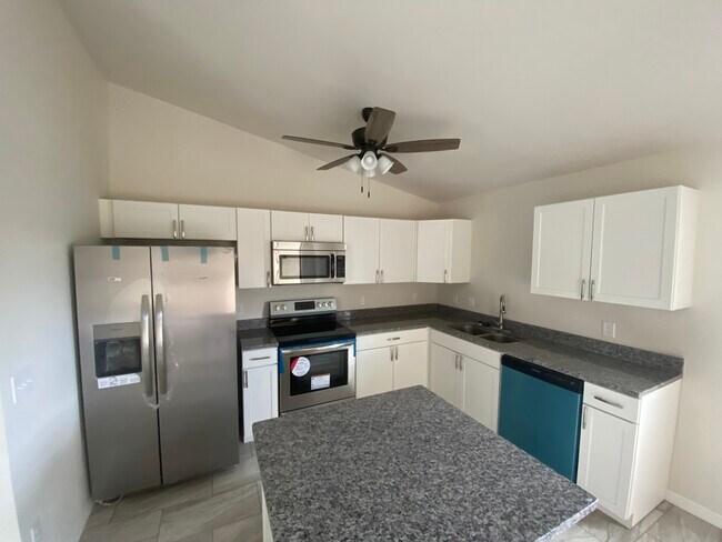 Building Photo - 29 SE 15th Ave