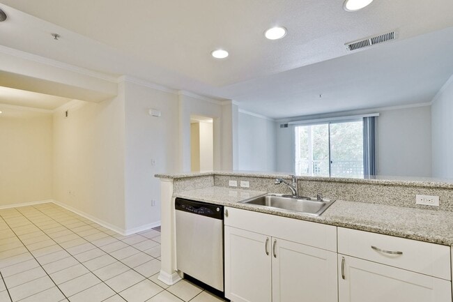 Building Photo - Large Santa Clara 1 Bedroom Condo in Rivermark Area