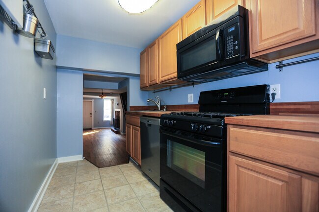 Building Photo - 540 S Paca St