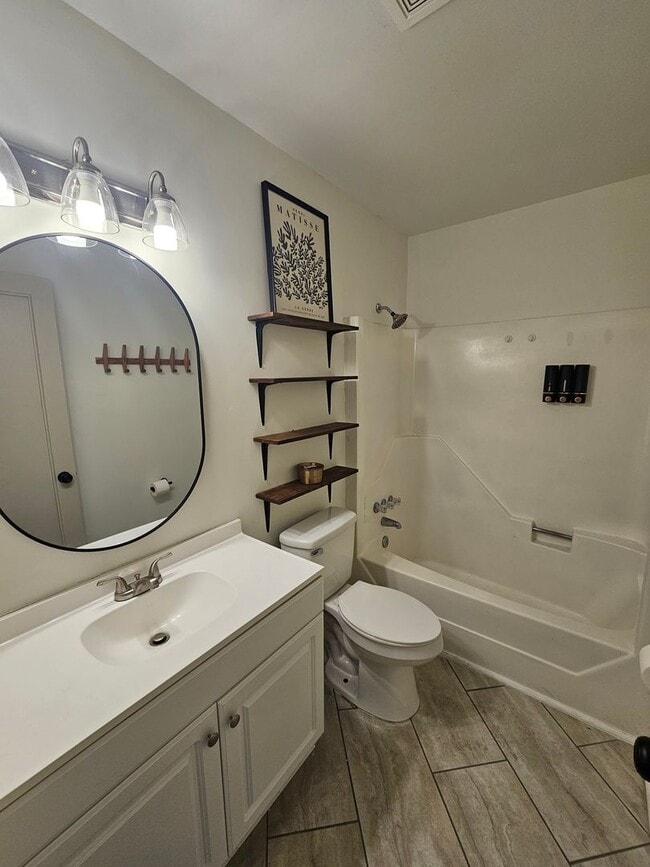 Building Photo - 3 Bedroom Corner Lot Close to Lejeune Blvd