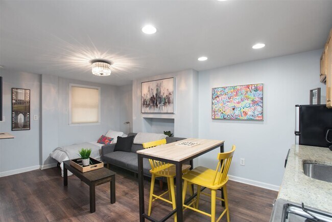 Building Photo - 281 Pavonia Ave