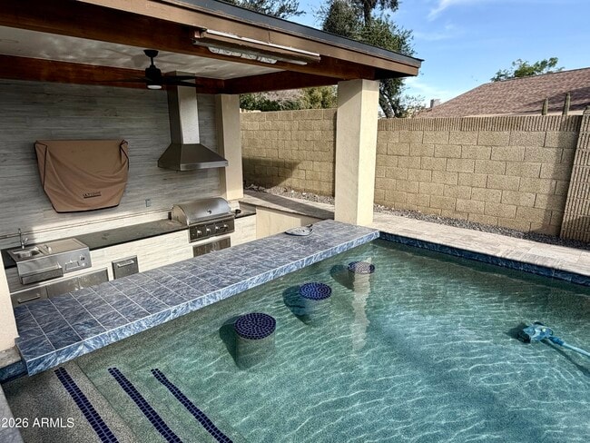 Building Photo - 5022 E Salinas St