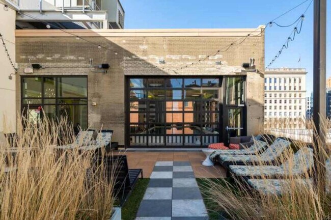 Building Photo - 309 Vine St