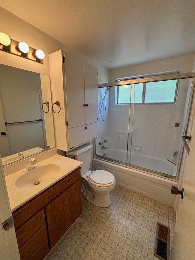 Building Photo - Single Level 3 Bedroom 2 Bathroom Bennett Valley Home with large private backyard