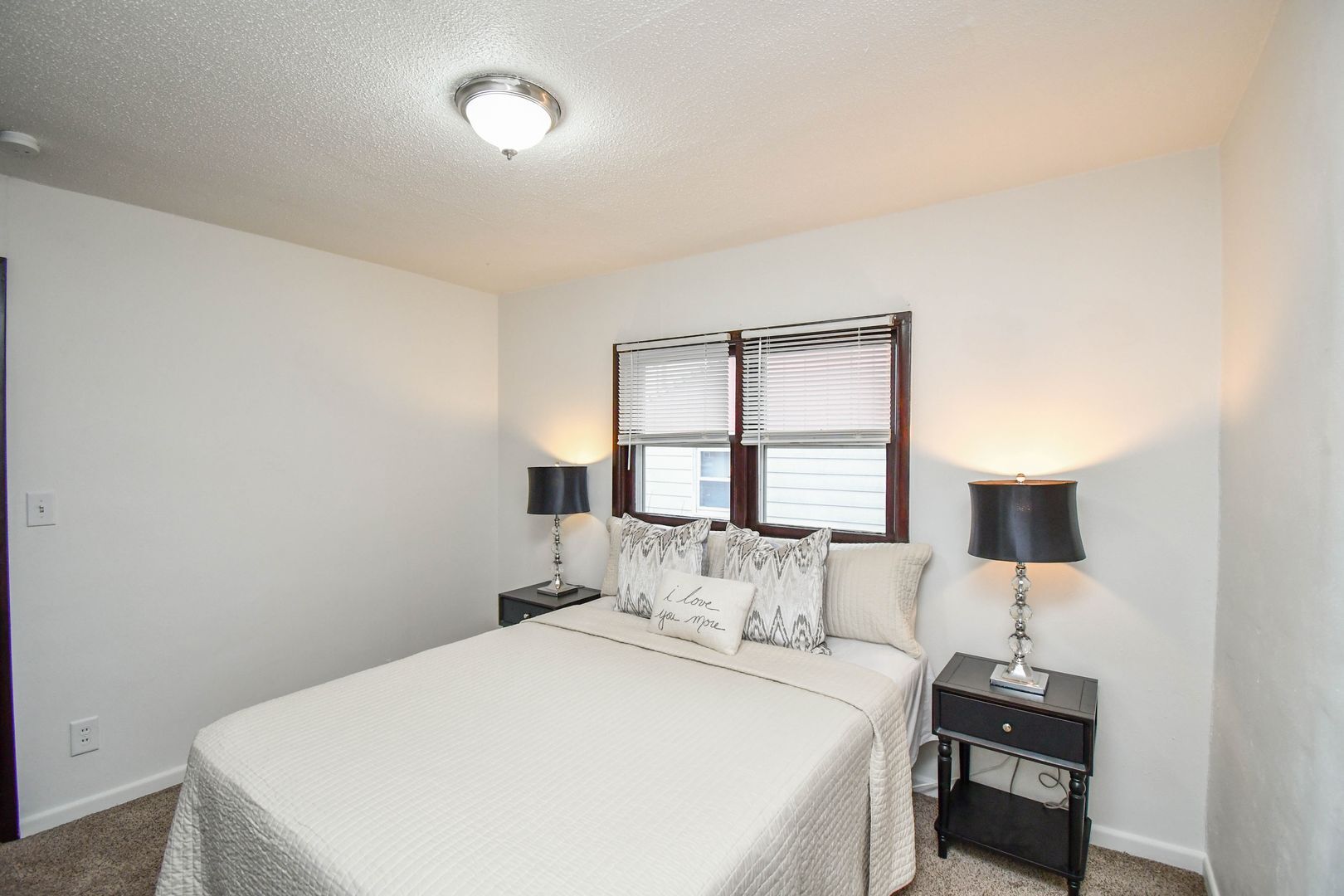 Building Photo - 306 S Chicago Ave