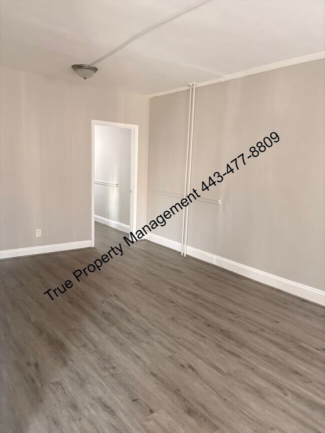 Building Photo - Spacious 4-Bedroom Home with 1.5 Baths | Washer/Dryer Hookups | Only $1,600/Month