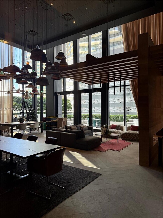 Building Photo - 1010 Brickell Ave