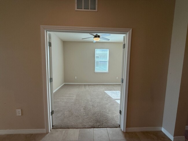 Building Photo - 3 Bedroom 2.5 Bath Single Family Home Promenade Estates