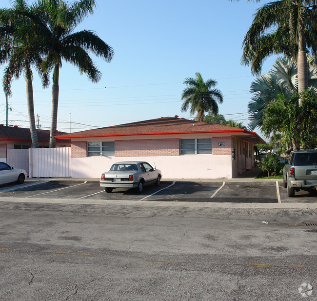 Building Photo - Golden Palm Apartments