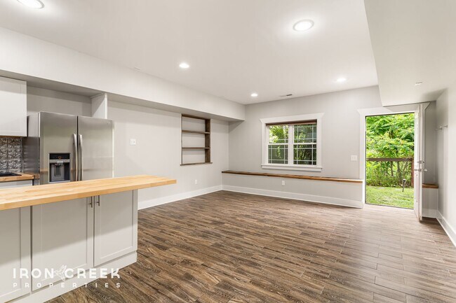 Building Photo - Beautiful Contemporary Home North of Downt...
