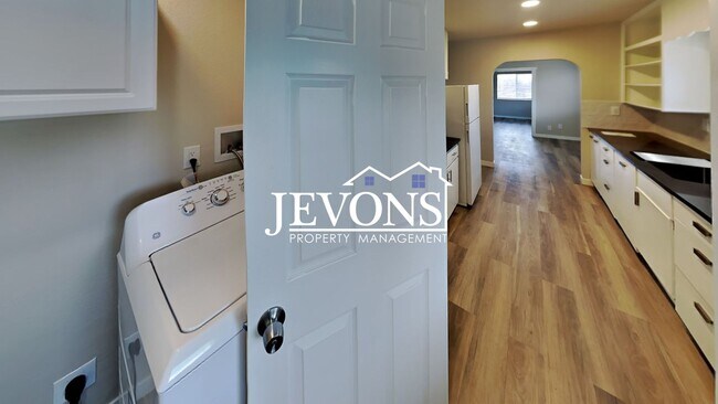 Building Photo - $500 Off First Month! 3BR Home w/ Washer & Dryer on Spacious 1-Acre Orchard Lot