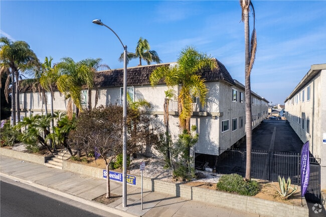 Building Photo - 1261-1281 Rosecrans Ave.