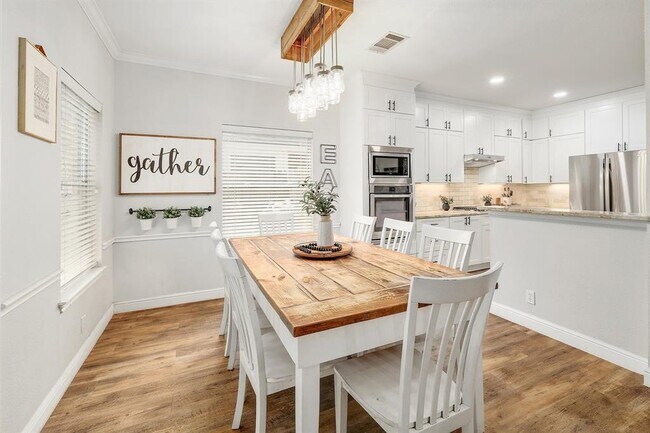 Building Photo - 3019 Plantation Dr