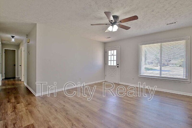 Building Photo - 210 Bella Rosa