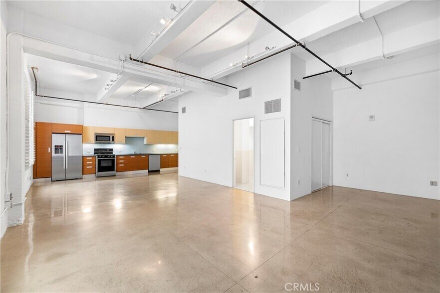 Building Photo - 738 S Los Angeles St