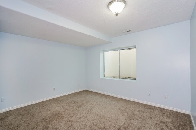 Building Photo - Tri-Level in Lehi's Ridge Neighborhood with RV Parking and a Finished Basement Suite