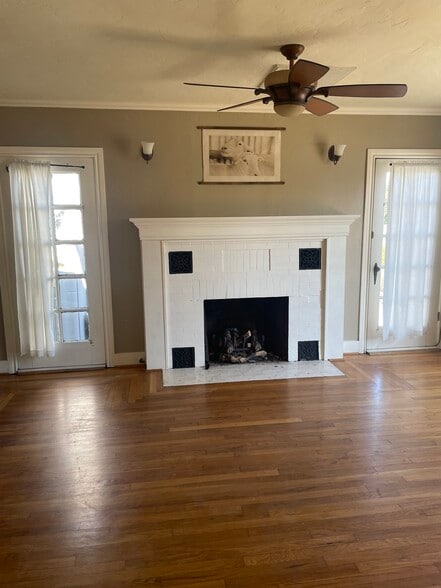 Gas fireplace in living room. - 920 Gravenstein Ave
