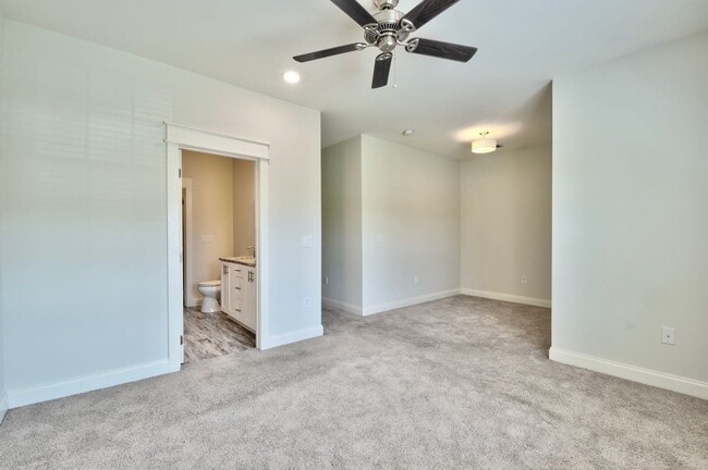 Building Photo - Luxury 3-Bed, 3.5-Bath Townhome in Gatewoo...