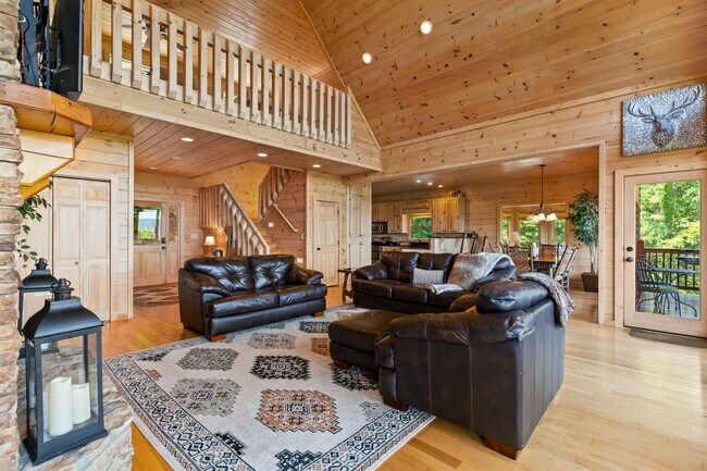 Building Photo - 121 Pontoosuc Dr