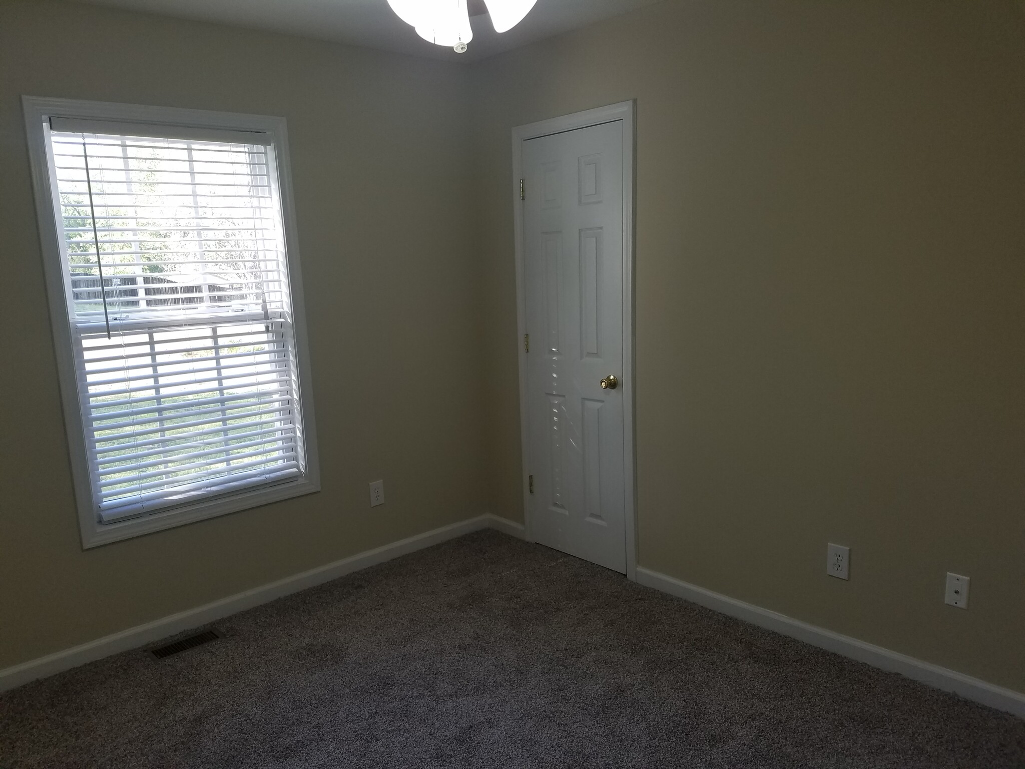 Building Photo - 106 Maguire Dr