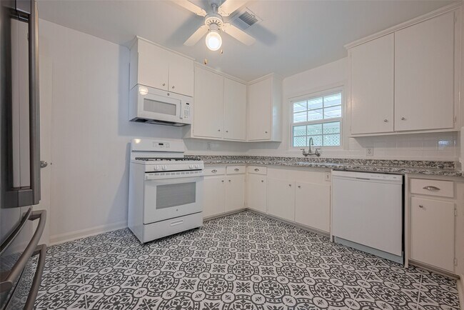Building Photo - 5513 Fairdale Ln