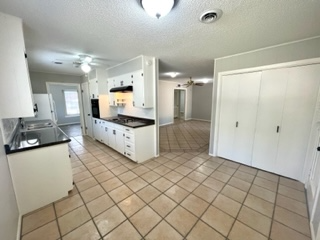 Building Photo - 4901 Lakemoor Dr