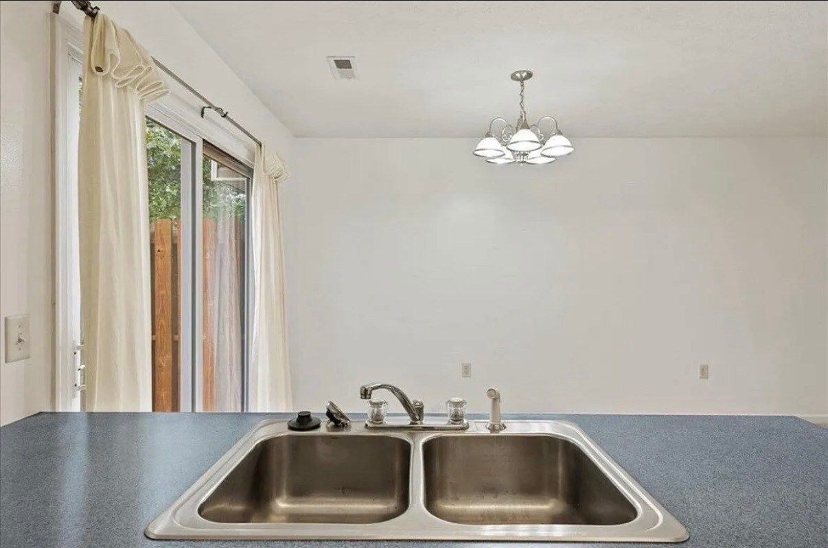 Building Photo - 781 Merlins Way