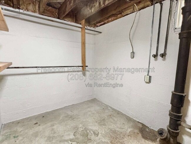 Building Photo - 912 N C St