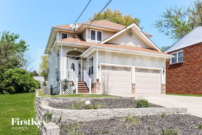 Primary Photo - 207 Lithia Ave