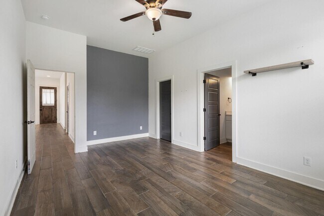 Building Photo - 534 Rigsby Ave