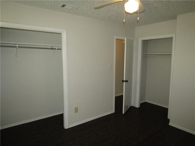 Building Photo - 4910 Pepper Ln