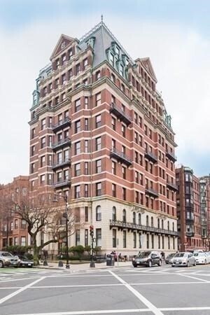 Building Photo - 483 Beacon St