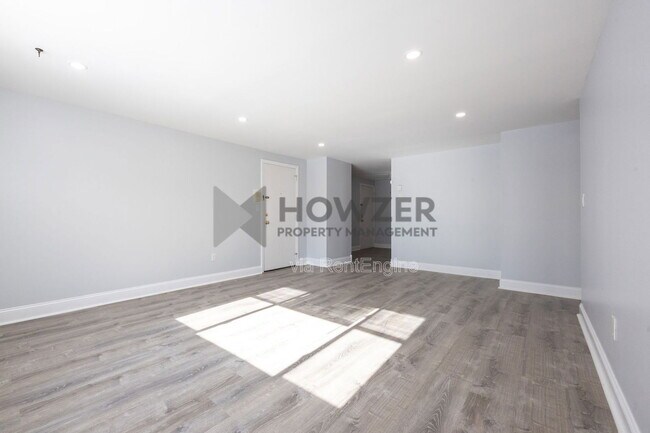 Building Photo - 307 W Main St