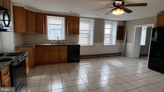 Building Photo - 135 Hoffmansville Rd