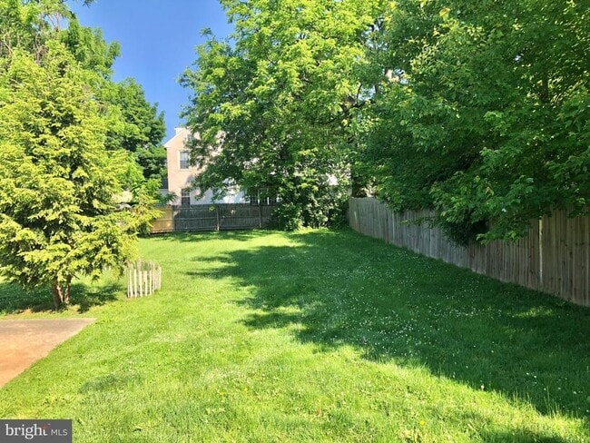 Building Photo - 4001 Center Ave