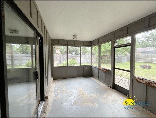 Building Photo - Charming 3-Bedroom Brick Home in Bluewater Bay Community, Caribbean East