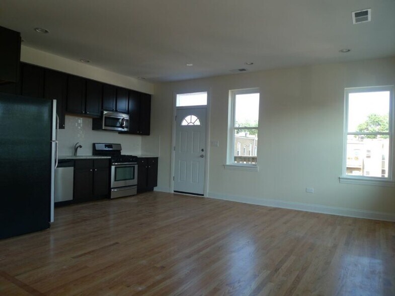 Primary Photo - 2643 N Fairfield Ave