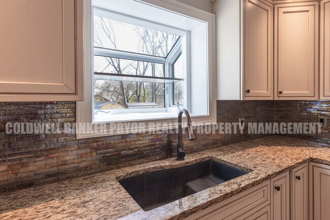 Building Photo - 128 S St Marks Ave