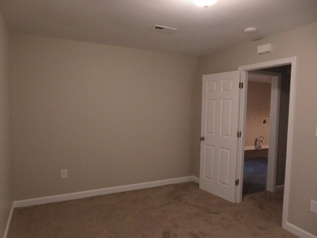 Building Photo - Duplex-N. Dinwiddie