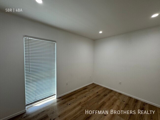 Building Photo - 660 Mariposa Ave