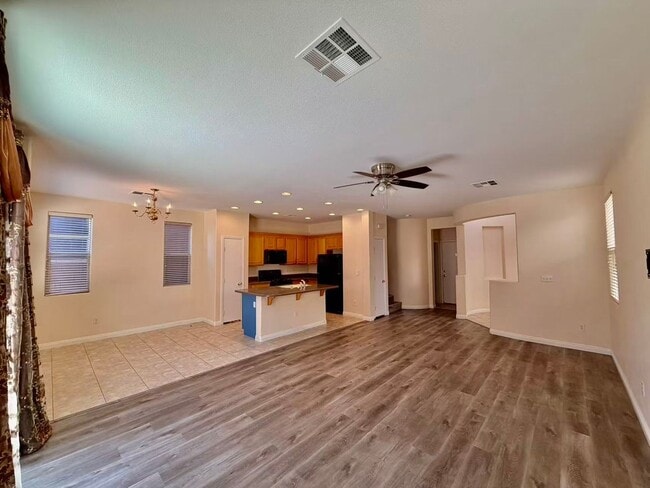 Building Photo - Well-maintained two-story home