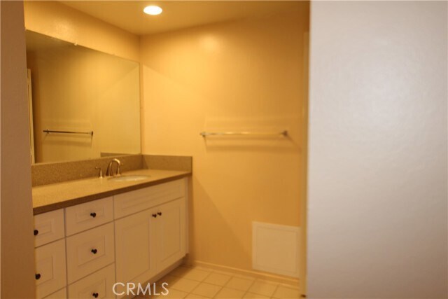 Building Photo - 1137 Rosecrans Ave