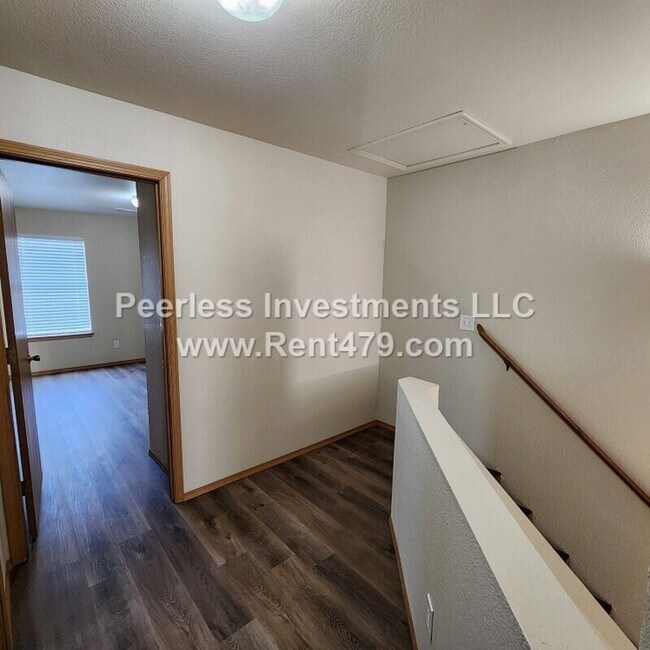 Building Photo - 844 Lariat St