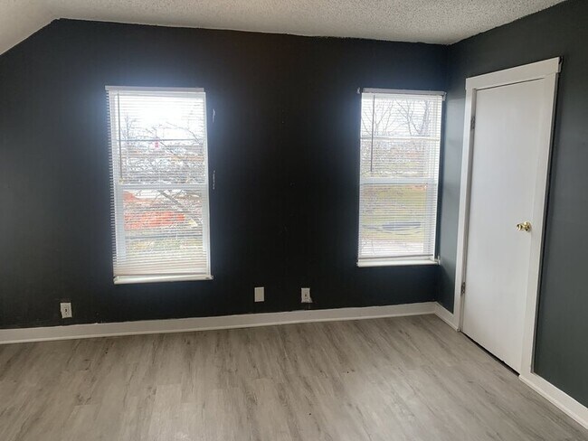 Building Photo - 1464 Beach St