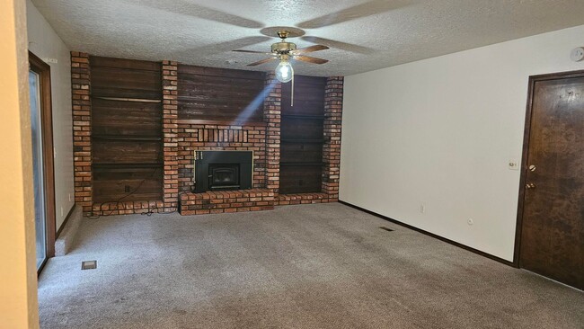 Building Photo - Make This West Boise Home Your Holiday Haven — 3 Beds, 2 Baths!