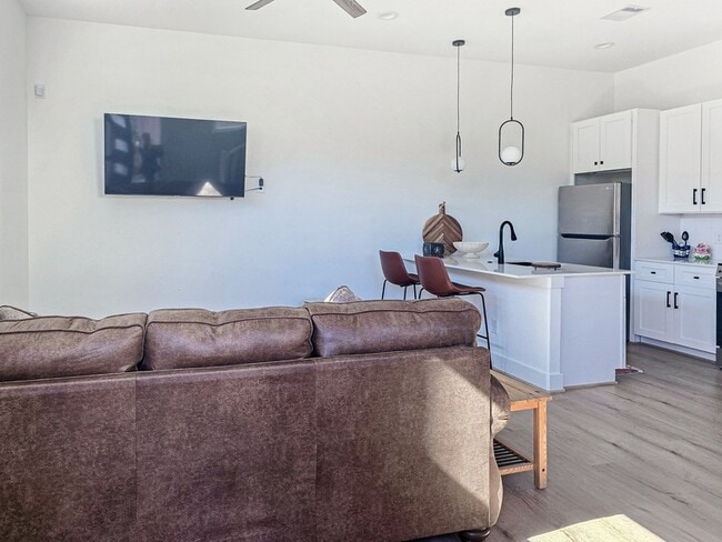 Building Photo - 203 Danna Ln